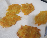 Foto del paso 5 de la receta: Fritters de zanahoria y calabacín
