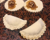 Foto del paso 2 de la receta: Empanadillas de cayote y nuez en masa de hojaldre