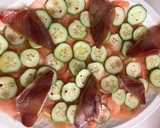Foto del paso 4 de la receta: Carpaccio de tomate con mojama y caviaroli de guindilla