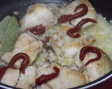 Foto del paso 1 de la receta: Guiso de pollo con choclo, corazones de alcachofas y guisantes