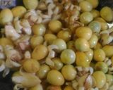Foto langkah ke 7 dari resep Gulai cumi puyuh cantik.