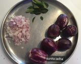 A picture of step 4 of Hyderabadi Bagara Baingan.