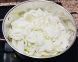 Foto del paso 1 de la receta: Tortilla de patata y cebolla 🥔 🧅 🇪🇸 ⚽️ 🏴