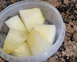 Foto del paso 1 de la receta: Ensalada de melón con pistachos y rúcula
