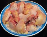 Hình bước làm 1 của món Canh Đùi Gà Nấu Nấm Và Cải Bẹ Xanh