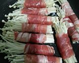 Foto langkah ke 1 dari resep Beef enoki roll with sauce.