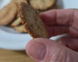 Foto del paso 5 de la receta: Galletitas de harina de garbanzos y chía 🌱crackers y palitos sin gluten, sin balanza ni cortadores