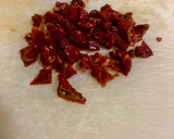 Foto del paso 3 de la receta: Espaguetis con ajo, aceite, guindilla y tomate seco