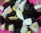 Foto del paso 4 de la receta: Ensalada de remolacha con huevo