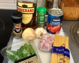 Foto del paso 1 de la receta: Batch cooking: tallarines con salsa casera de tomate, bolognesa con aceitunas y albahaca fresca