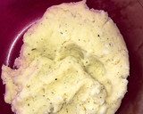 Foto del paso 1 de la receta: Bolitas de papa rellenas de queso
