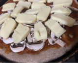 Foto del paso 1 de la receta: Pizza de hongos Portobellos y rúcula sobre masa integral