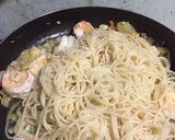 Foto langkah ke 2 dari resep Simple Shrimp Pasta.