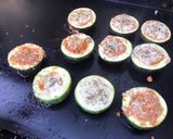 Une image de l'étape 6 de Courgettes rondes farcies tomate et chèvre (recette plancha).