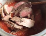 Foto del paso 3 de la receta: Carne asada en salsa de tomates 🍅 casera