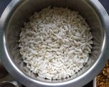 A picture of step 1 of BOMBAY MIX BHELPURI.