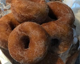 Foto del paso 3 de la receta: Donuts glaseados y rebozados con azúcar