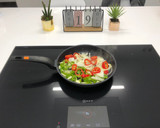 Foto del paso 2 de la receta: Macarrones con carne picada, tomate, nata, parmesano y verduras