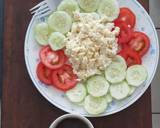 Scrambled eggs with tomato and cucumber salad