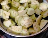Foto langkah ke 3 dari resep Sayur bening kacang ijo + terong.