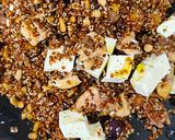Foto del paso 6 de la receta Ensalada de Quinoa y Pollo, melocotón, piña, uvas con queso feta, piñones y nueces