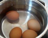 Hình bước làm 2 của món Luộc trứng đúng cách