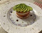 Foto del paso 5 de la receta: Ensalada de tomate salmón y queso fresco y aguacate con Vidalim