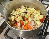 Foto del paso 3 de la receta: Pollo con verduras salteadas para rapiditas