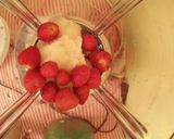 Foto langkah ke 2 dari resep Jus Sirsat Mix Strawberry.