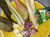 Sayur daun ubi tumbuk (khas Medan)
