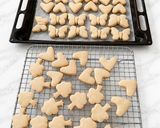 Foto langkah ke 5 dari resep Gluten free vanilla sugar cookies.