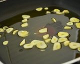 Foto del paso 2 de la receta Brócoli rehogado con ajo y jamón