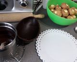 Foto del passaggio 1 della ricetta Uovo di cioccolata fondente con ripieno di profitterol