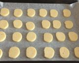 Foto del passaggio 4 della ricetta Biscotti al limone Meltaways