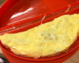 Foto del paso 4 de la receta: Tortilla francesa de atún y cebolla en Lékué Omelette al microondas