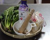 Hình bước làm 1 của món Rau cải bó xôi và giá đỗ trộn kiểu Nhật