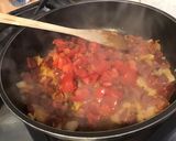 Une image de l'étape 7 de Sauce tomate relevée au chorizo ibérique et olives vertes.