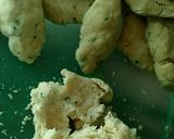 Foto langkah ke 2 dari resep Kue bawang/ladrang/stik bawang renyah simpel.