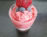 A picture of step 4 of Red velvet ice cream strawberry sundae.
