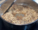 Foto del paso 3 de la receta: Arroz meloso con jamón ibérico, Idiazábal y alcachofa