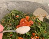 Foto langkah ke 7 dari resep Tumis Kangkung Saos Tiram dengan Teri Udang.