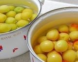 A picture of step 3 of Refreshing and Jelly-Like Ume Plum Jam.