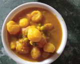बेबी पोटैटो विद मटर टमाटर (baby potato with matar tamatar recipe in Hindi) रेसिपी चरण 2 फोटो