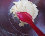 A picture of step 2 of Chocolate chip cupcakes with Passion flavor #cupcakecontest.