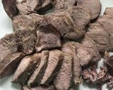 Foto del paso 2 de la receta: Lengua de cerdo con cebolla y rovellón (níscalos)