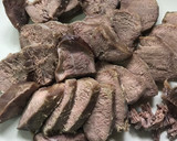 Foto del paso 2 de la receta: Lengua de cerdo con cebolla y rovellón (níscalos)
