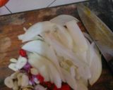 Foto langkah ke 2 dari resep Tongkol suwir bawang bombay.