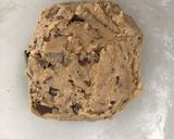 A picture of step 5 of Subway chewy chocolate chip cookies.