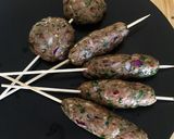 Foto langkah ke 2 dari resep Sate Daging Cincang Simple.