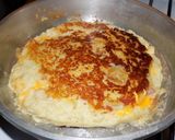 Foto del paso 13 de la receta: Tortilla de puré rellena con jamón y queso